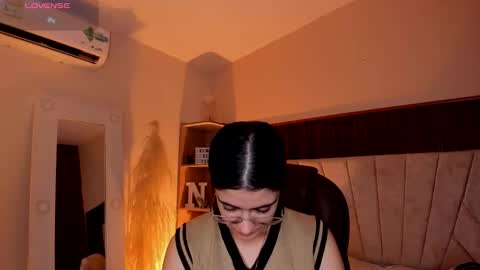 Snapshot of _niah_ chatting on March 2026 09:06:01 PM Niah You can call me Ni or cutie haha online show from March 2026 09:06:01 PM