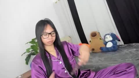 Nicole online show from November 2025 08:08:01 PM