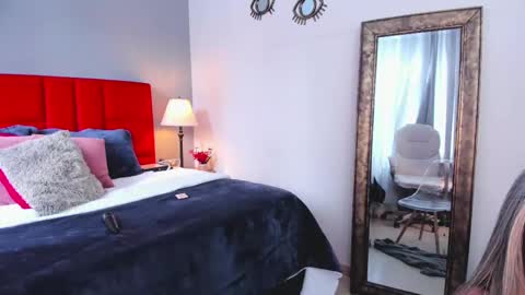 Snapshot of _nicoletteshea_ chatting on November 2025 08:31:01 PM _nicoletteshea_ online show from November 2025 08:31:01 PM