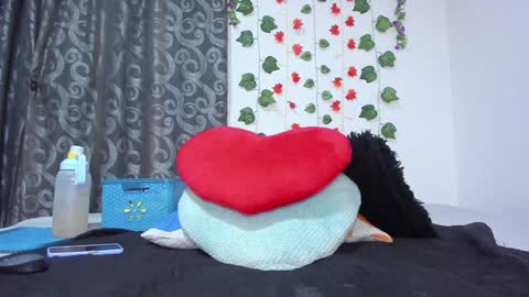 Snapshot of _nicollee chatting on December 2024 10:06:02 AM juliana online show from December 2024 10:06:02 AM