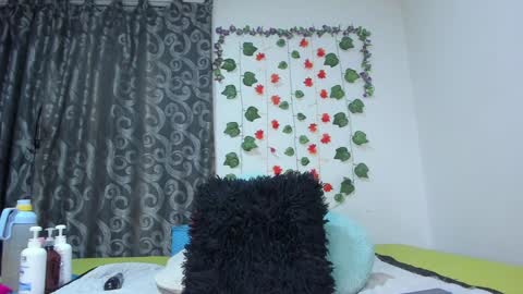 Snapshot of _nicollee chatting on December 2024 09:39:02 AM juliana online show from December 2024 09:39:02 AM