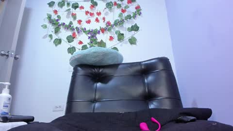 Snapshot of _nicollee chatting on February 2025 09:11:01 AM juliana online show from February 2025 09:11:01 AM