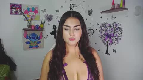 Nina  online show from November 2025 06:23:02 PM