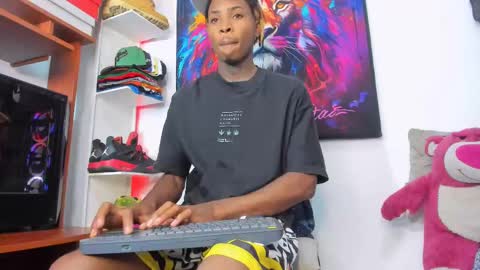 Kevin  online show from September 2025 07:24:02 PM