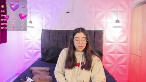 Pau online show from December 2025 12:22:02 PM