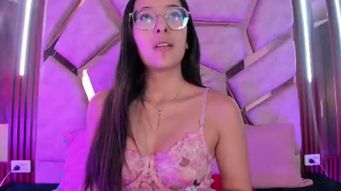 Pau online show from June 2026 07:22:02 PM