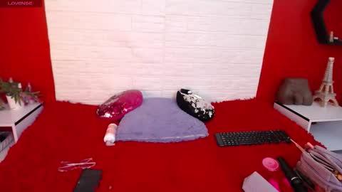 Laura online show from December 2025 06:37:02 PM