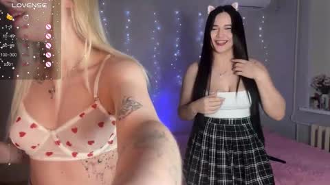 Snapshot of _pretty_ladies_ chatting on January 2026 09:31:01 PM Ellie and Nika online show from January 2026 09:31:01 PM