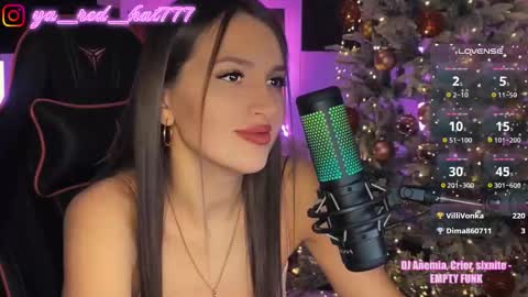 Snapshot of _red_hat_7 chatting on November 2025 06:18:01 PM -RED HAT- online show from November 2025 06:18:01 PM