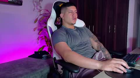 Roberto online show from October 2025 08:49:02 PM