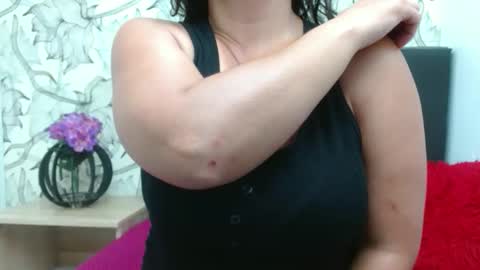 _saraximena_ online show from February 2026 05:57:01 AM