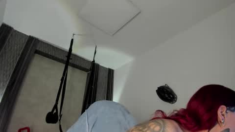 Selene online show from December 2025 02:56:02 PM