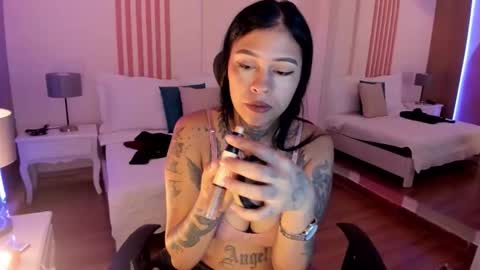 Sharlot online show from December 2025 02:44:02 PM