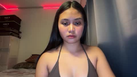 _shinelee online show from April 2026 06:52:01 AM