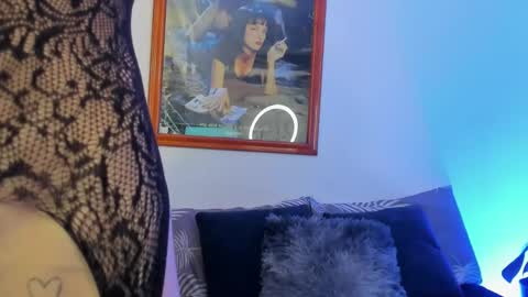 _silvia_vega_ online show from April 2026 07:44:01 PM