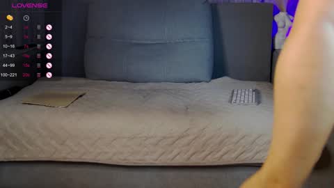 _smetanka_ online show from November 2025 11:43:02 AM