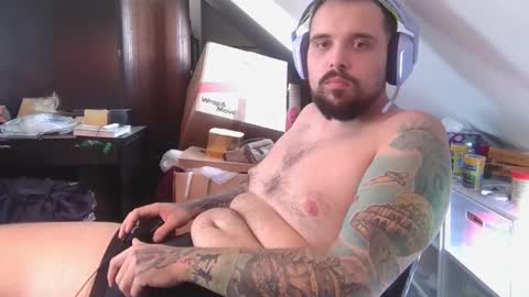 _smiley_bear27 online show from October 2025 02:01:02 AM