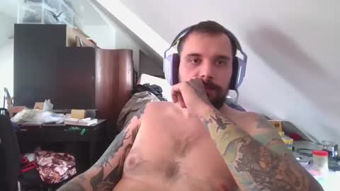 _smiley_bear27 online show from November 2025 01:38:01 AM