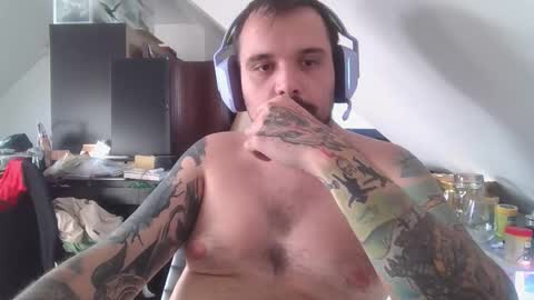 _smiley_bear27 online show from November 2025 07:25:01 AM