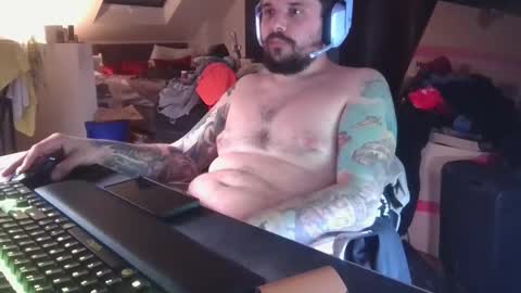 _smiley_bear27 online show from December 2025 09:29:02 AM