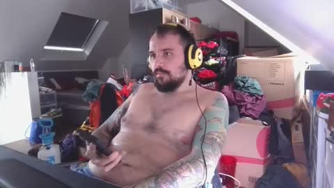 _smiley_bear27 online show from January 2026 06:51:02 AM