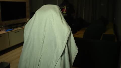 OLIVERpvt is open online show from December 2025 12:10:02 PM