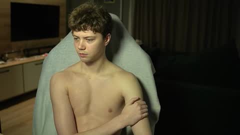 OLIVERpvt is open online show from February 2026 03:03:01 AM