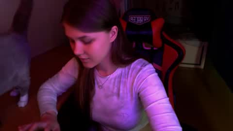 Mari online show from May 2026 02:15:02 PM