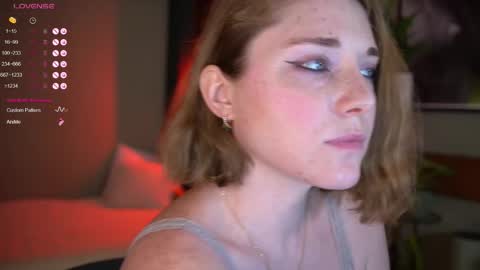 Evi online show from November 2025 07:01:02 PM