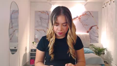 _tiffany1 online show from October 2025 06:25:02 PM