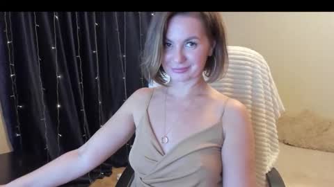 Snapshot of _vallylove chatting on October 2025 12:19:01 AM _vallylove online show from October 2025 12:19:01 AM