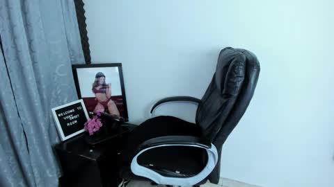 Snapshot of _vicky_sweet chatting on December 2025 08:28:02 PM Vicky online show from December 2025 08:28:02 PM