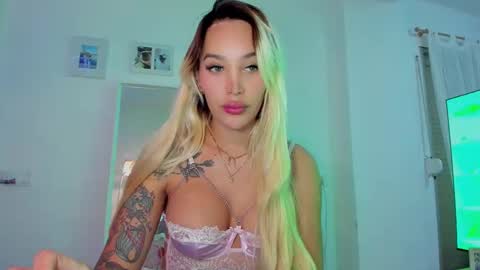 Snapshot of _viioletweekend_ chatting on December 2025 07:32:01 PM online show from December 2025 07:32:01 PM