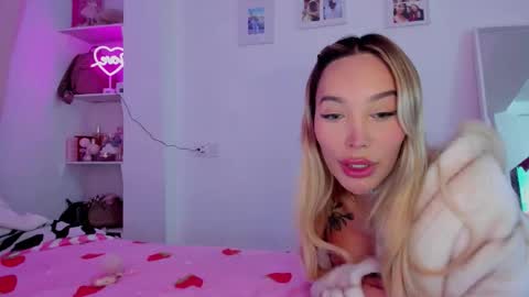 Snapshot of _viioletweekend_ chatting on January 2026 08:11:02 PM online show from January 2026 08:11:02 PM