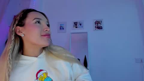 Snapshot of _viioletweekend_ chatting on January 2026 10:55:01 PM online show from January 2026 10:55:01 PM