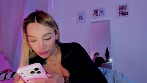 Snapshot of _viioletweekend_ chatting on January 2026 07:26:02 PM online show from January 2026 07:26:02 PM