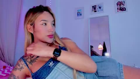 Snapshot of _viioletweekend_ chatting on January 2026 09:51:01 PM online show from January 2026 09:51:01 PM