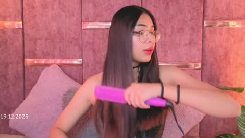 Snapshot of _viollettenoir_ chatting on December 2025 08:16:02 PM online show from December 2025 08:16:02 PM