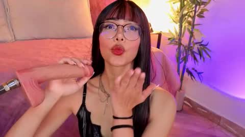 Snapshot of _viollettenoir_ chatting on February 2026 08:37:01 PM online show from February 2026 08:37:01 PM