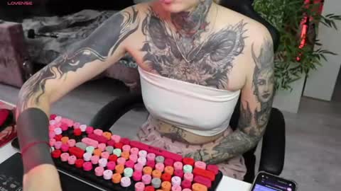 Snapshot of _viv1an_ chatting on June 2026 09:25:01 AM Alis online show from June 2026 09:25:01 AM