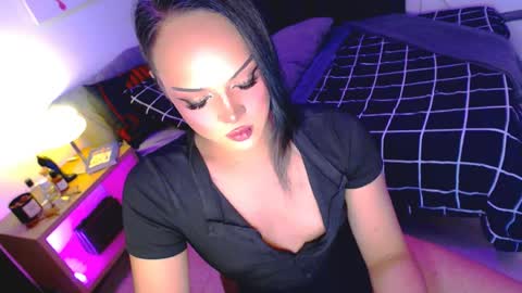 Snapshot of _womanofdreams_ chatting on July 2026 04:05:02 PM Sofie online show from July 2026 04:05:02 PM