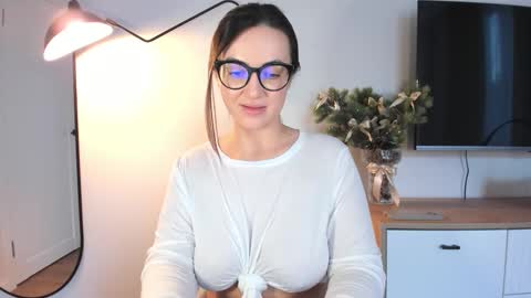 Snapshot of _worlin_ chatting on December 2024 11:19:01 AM Nika online show from December 2024 11:19:01 AM
