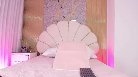 Aisha online show from November 2025 12:04:02 PM