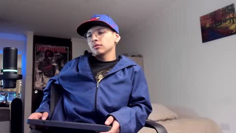 Snapshot of a_lejandro_08 chatting on December 2024 01:54:01 AM alejo online show from December 2024 01:54:01 AM