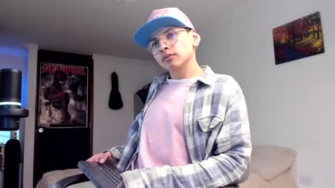 Snapshot of a_lejandro_08 chatting on December 2024 11:40:02 PM alejo online show from December 2024 11:40:02 PM