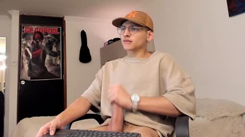 Snapshot of a_lejandro_08 chatting on December 2024 06:44:01 AM alejo online show from December 2024 06:44:01 AM