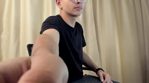 Snapshot of a_lejandro_08 chatting on January 2025 10:39:01 PM alejo online show from January 2025 10:39:01 PM
