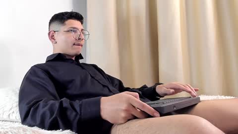 Snapshot of a_lejandro_08 chatting on February 2025 09:35:02 AM alejo online show from February 2025 09:35:02 AM