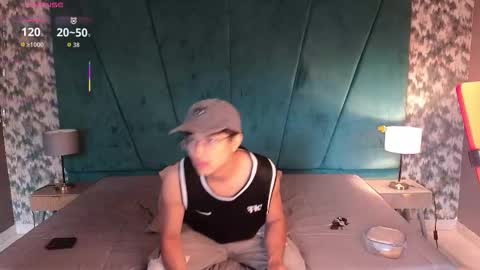 Aaron Ezequiel online show from February 2026 09:40:01 PM