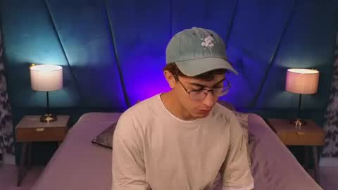 Snapshot of aaron_eze chatting on July 2026 12:09:02 PM Aaron Ezequiel online show from July 2026 12:09:02 PM